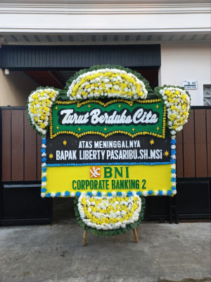 Papan Bunga Duka di Dolok Sigompulon