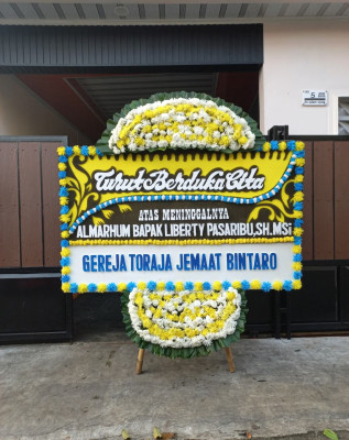 Papan Bunga Duka di Dolok Sigompulon