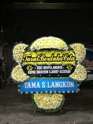 Papan Bunga Duka di Dolok Sigompulon